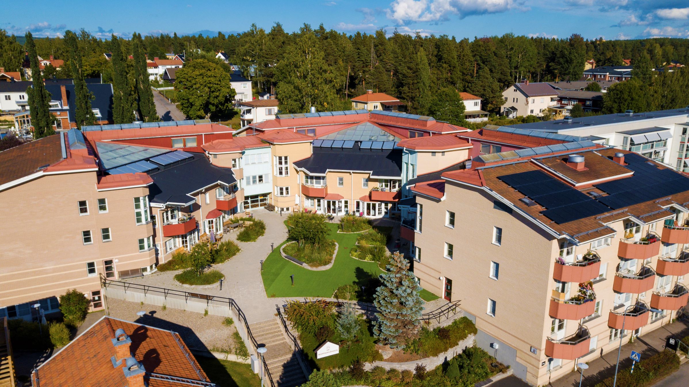 Flygbild över Trygghetsboende Koppargården i Ljusdal